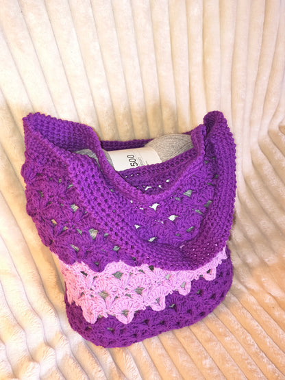 Boho style crochet market bag made with 100% cotton yarn, spacious and lightweight, ideal for carrying yarn projects, groceries, or daily essentials